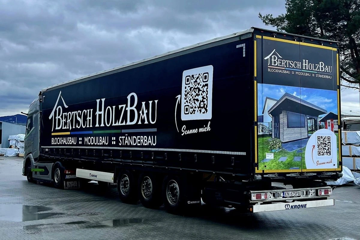 Samochody oklejone folią reklamową z logo firmowym, wykonane przez Grafion Reklamy z Nowego Sącza – branding pojazdów firmowych