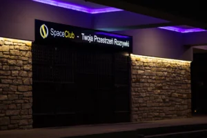 Kasetony świetlne LED – Grafion Reklamy, Nowy Sącz – nowoczesna reklama podświetlana Kaseton świetlny LED z podświetleniem energooszczędnym – realizacja Grafion Reklamy z Nowego Sącza