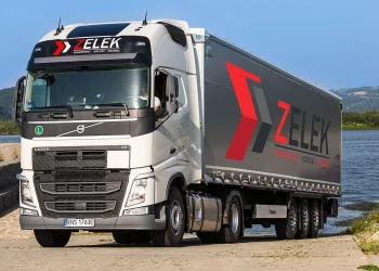 Samochody oklejone folią reklamową z logo firmowym, wykonane przez Grafion Reklamy z Nowego Sącza – branding pojazdów firmowych